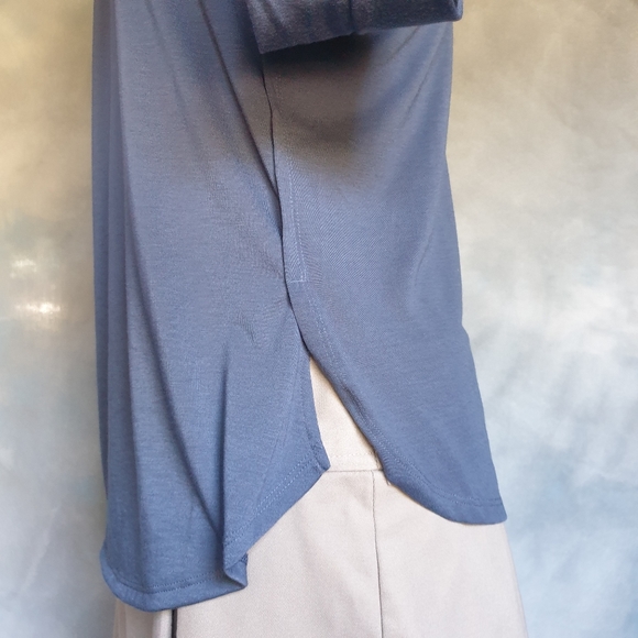 Under Armour Wm's Whisperlight Long Sleeve Active Top w/ Mesh Back Panel Blue Sm - Picture 7 of 16